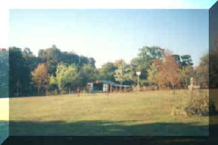 barn.jpg (11308 bytes)